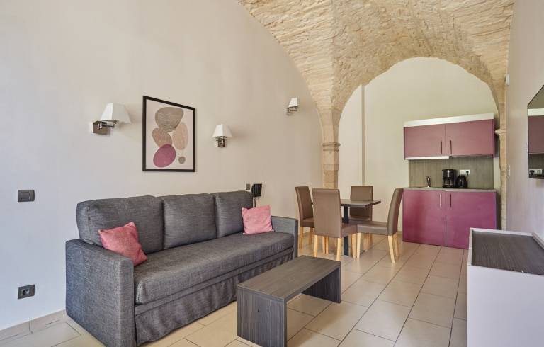 Holiday apartment with garden — photo 2