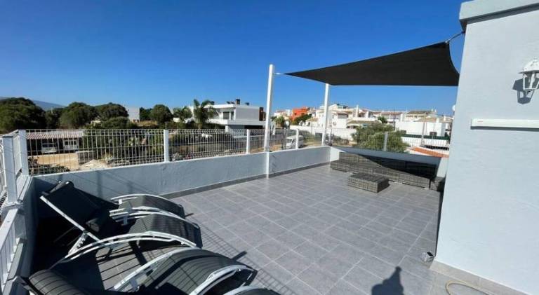 Villa with barbecue, terrace & garden — photo 4