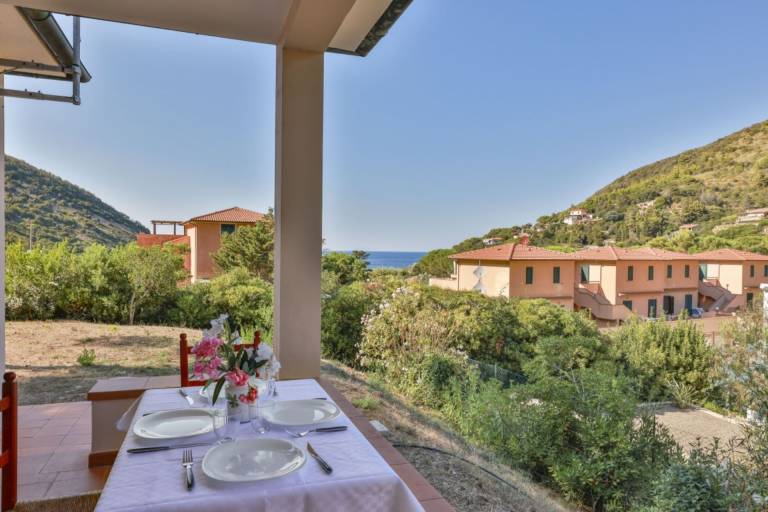 Villa with yard, barbecue & terrace — photo 5