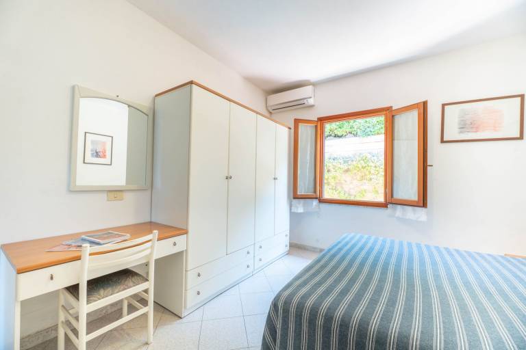 Rental apartment with yard & terrace — photo 3