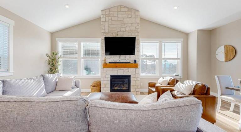Vacation home with pool in Lincoln City, OR