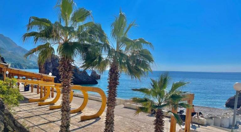 Holiday apartment with patio in Budva