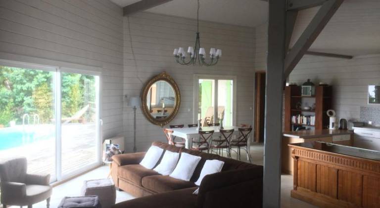 Villa with pool — photo 2