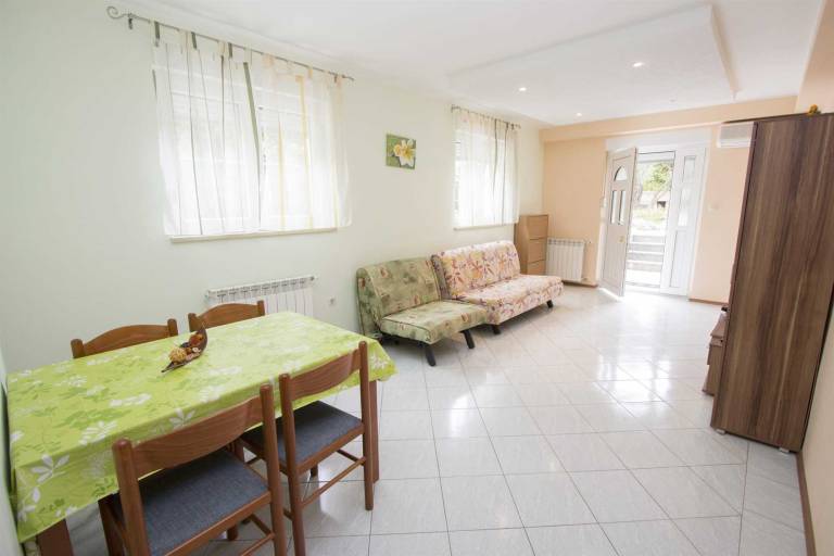 Children-friendly pleasant apartment with barbecue | Pets are welcome — photo 2