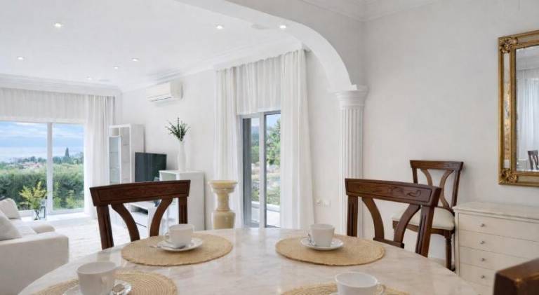 Luxurious Villa 6 Min from Beach with Sea Views — photo 4