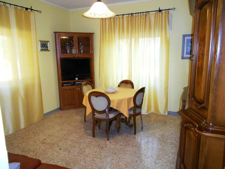 Rental apartment with yard & terrace — photo 5