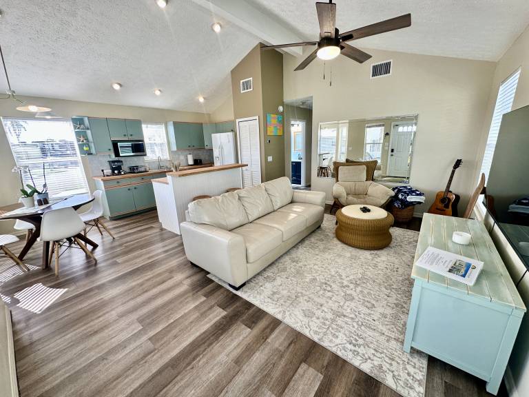 Family-oriented wonderful house with pool & hot tub | Dogs allowed — photo 5