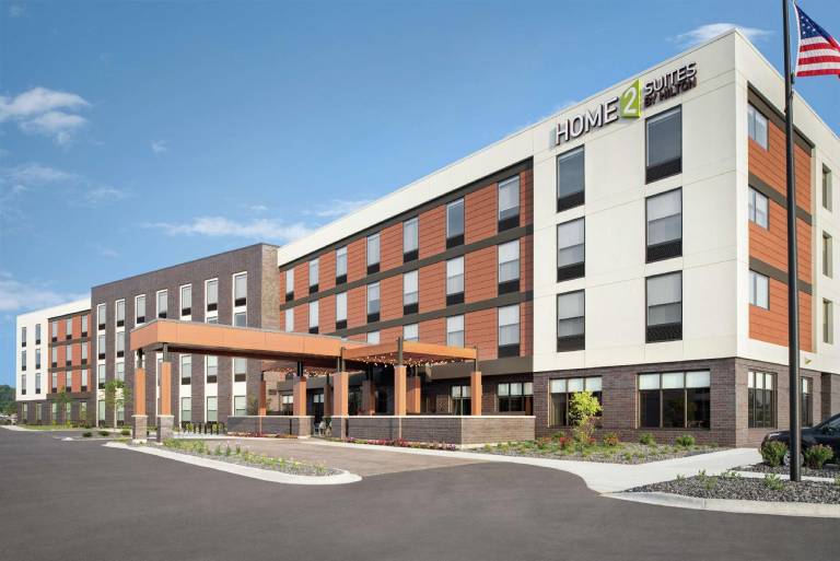 Home2 Suites by Hilton Madison Central Alliant Energy Center in Madison, MI