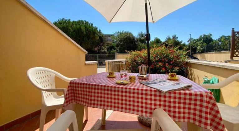 House with 1 room for 3 persons in Cabras