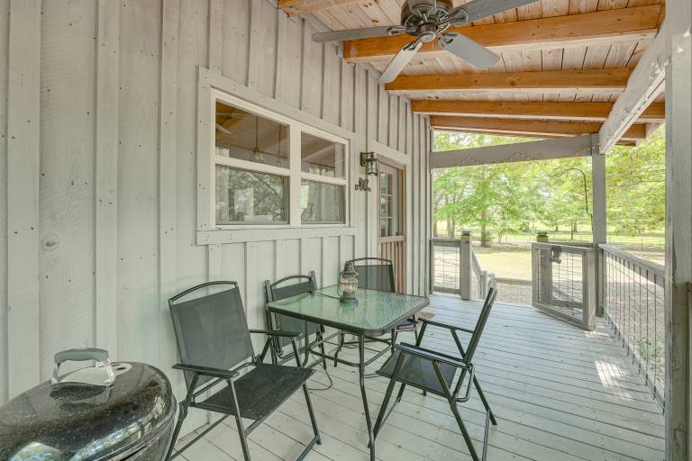 Charming Lawley Cottage: Deck, Fire Pit & Yard! — photo 3
