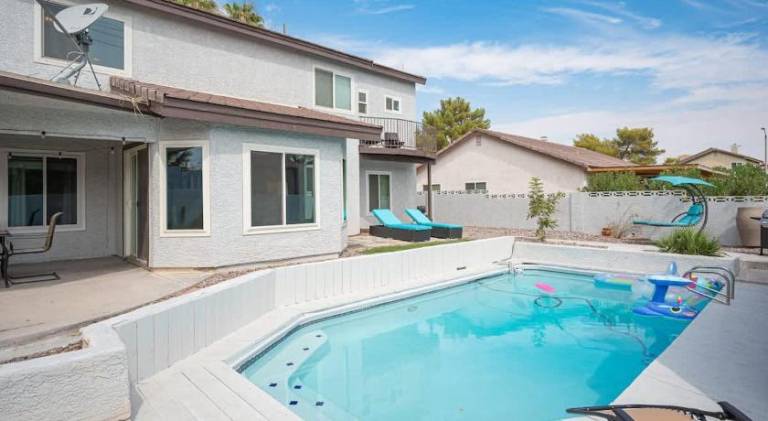 Fully equipped ample house with garden, pool & grill | Pets are welcome in Henderson, NV