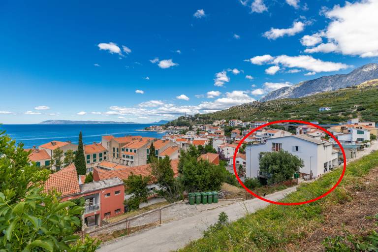 Apartment with garden, terrace & barbeque | Sea view | Close to the beach | Pets allowed in Tucepi