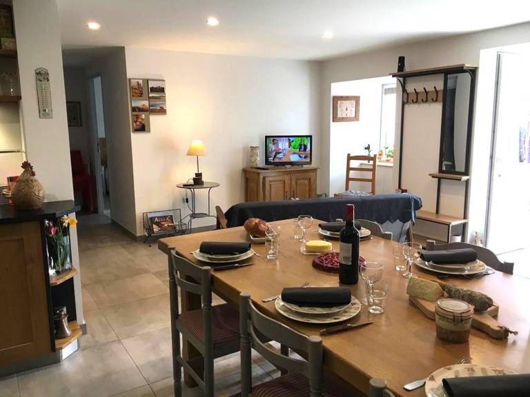 Gite with yard & patio | Pet-friendly — photo 3