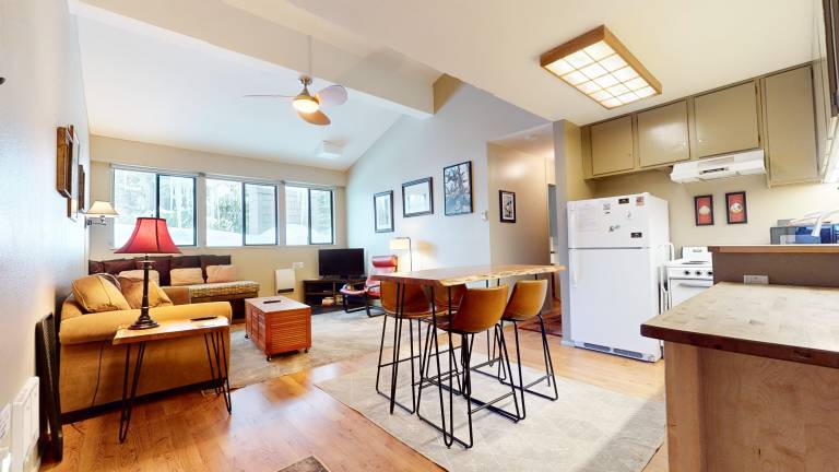 Condo with barbecue, jacuzzi & pool — photo 4