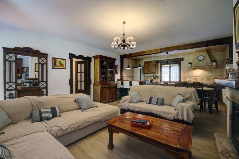 Fully equipped pleasant vacation home with garden, fast internet & private pool | Mountain view | Pets allowed — photo 4