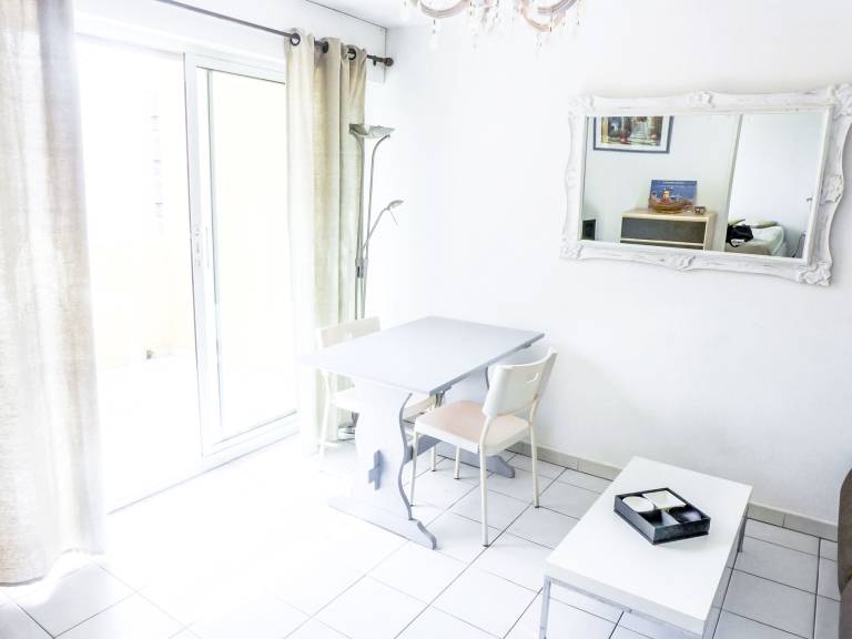 Rental apartment with terrace & pool — photo 5