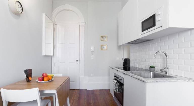 Host Wise - Charming Flat with Netflix - River View — photo 5