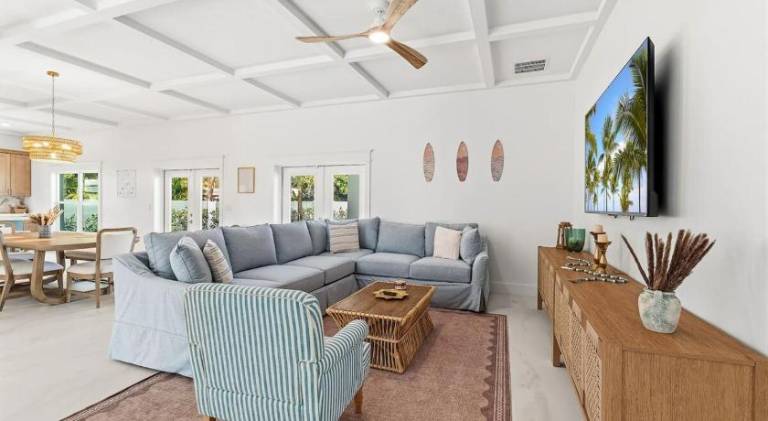 Vacation home with pool — photo 3