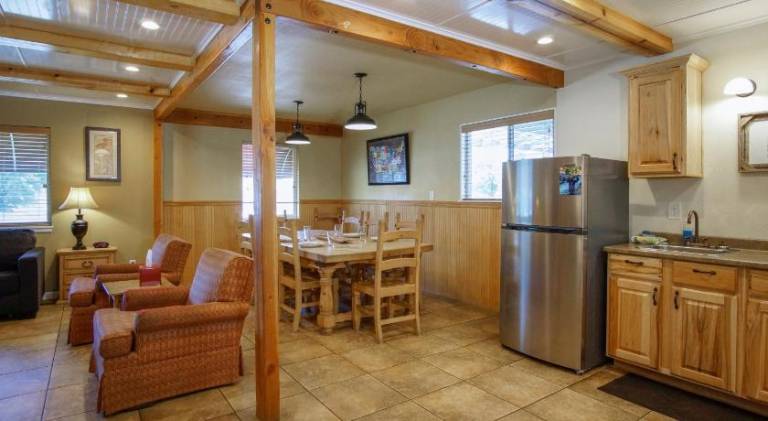 Charm Motel & Suites — photo 3