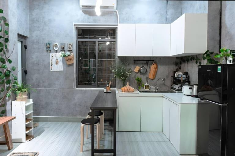 Small Cave: 75m2 Industrial Apt at Saigon Center — photo 4