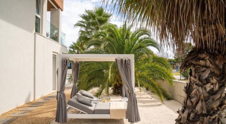 Sun Beach Residence con Piscina - Piazza Brescia - Adria Holiday Jesolo - FAMILY APARTMENTS — photo 3