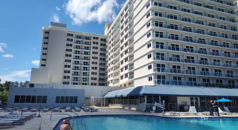 Estudios para 4 personas en la playa de Sunny Isles Beach — photo 3