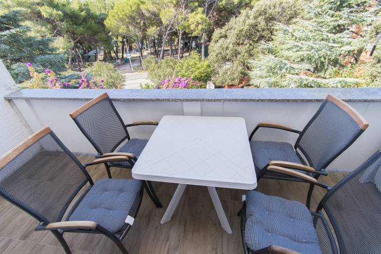 Apartment with patio, garden & barbeque | Sea view | Dogs allowed — photo 2