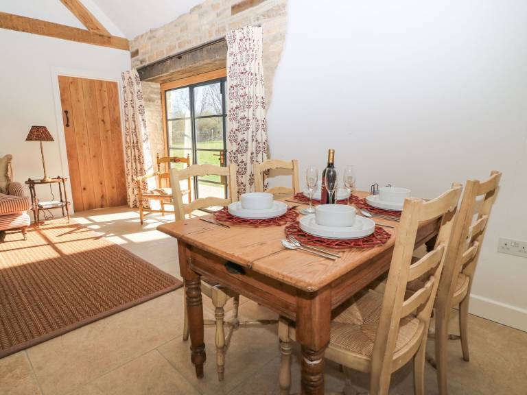 Cottage with garden & patio — photo 4