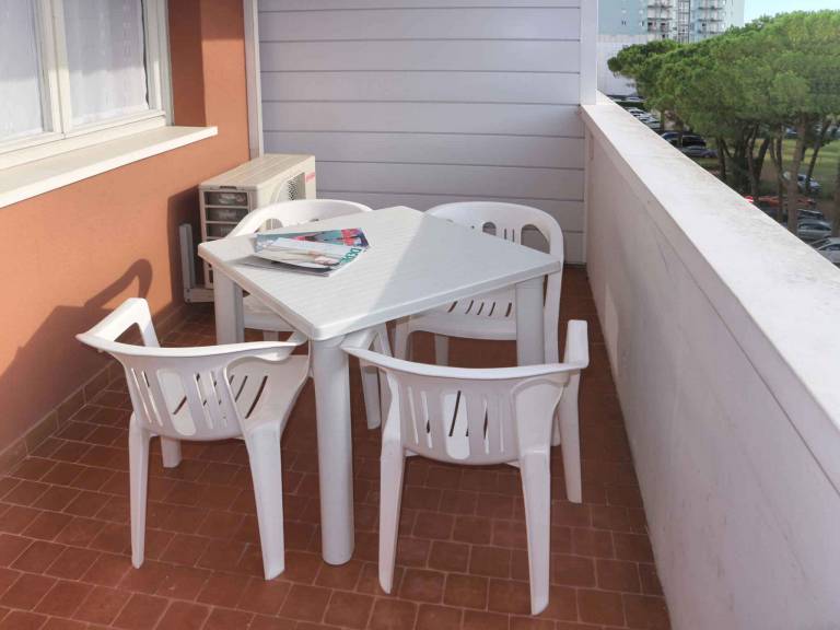Rental apartment with yard — photo 3
