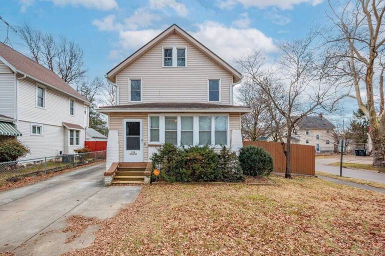 House  Akron