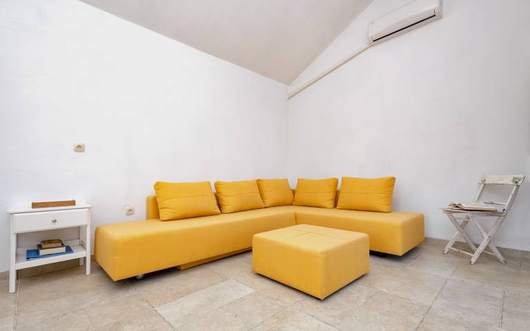 Fully equipped house with patio, BBQ & yard | Pets are welcome — photo 2