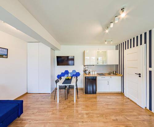 Holiday apartment with terrace, private pool & yard — photo 3