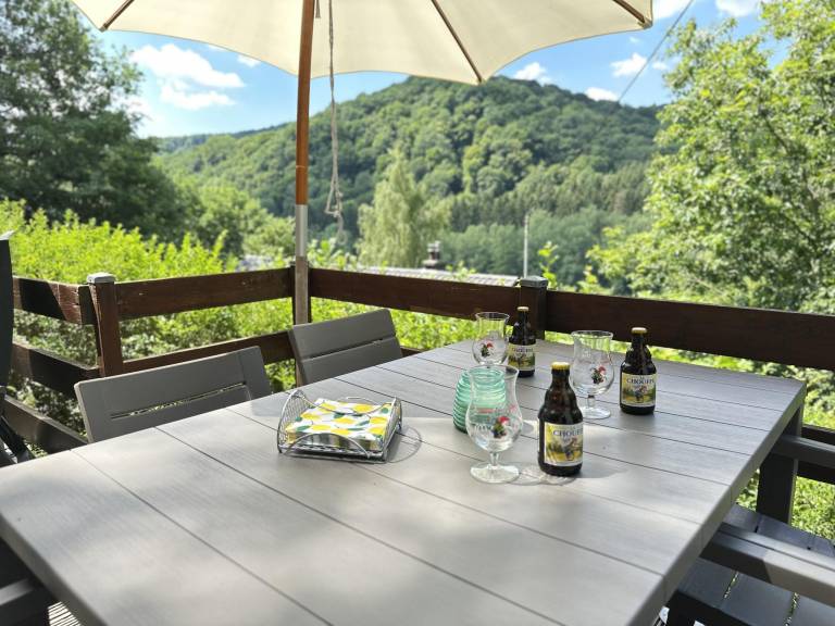 Chalet with patio — photo 2