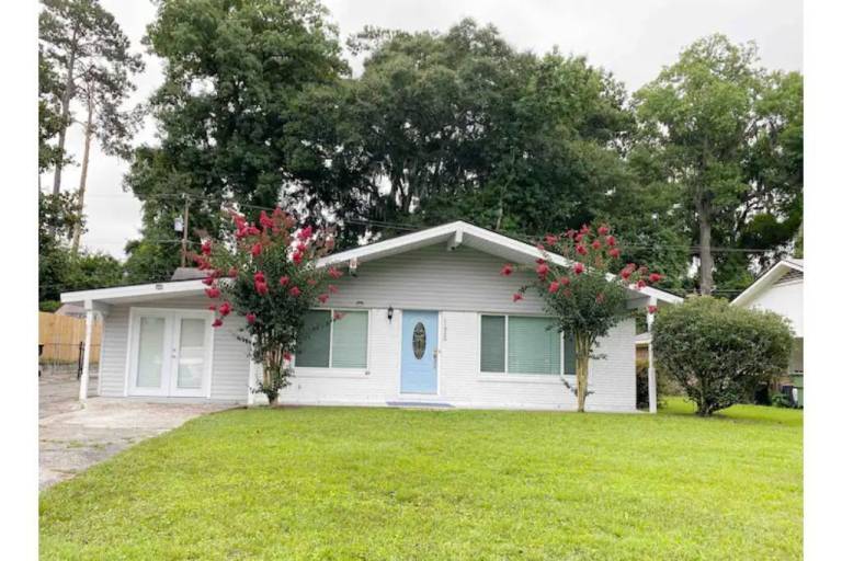 House  Avalon/Oglethorpe Mall Area