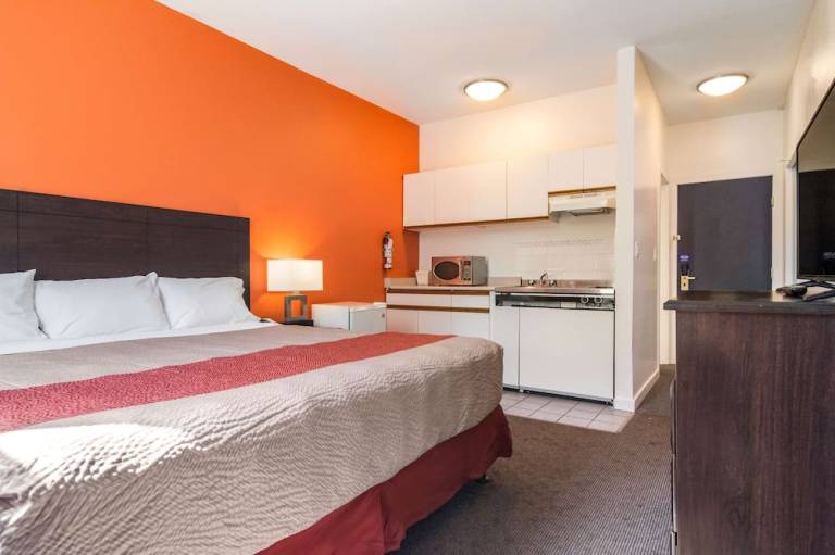 Motel 6 Surrey BC