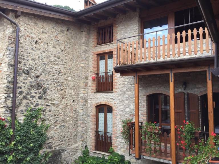 Wonderful rental apartment with fast internet | City view | Pets are welcome in Tignale