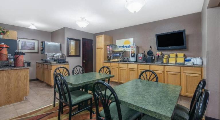 Days Inn by Wyndham Jamestown — photo 2