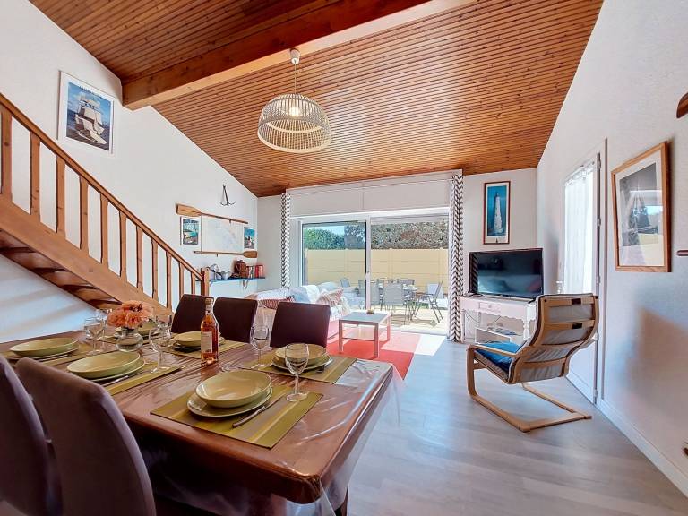 Vacation home with yard, grill & patio — photo 4