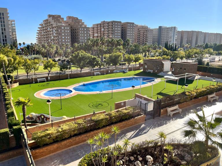 Rental apartment with patio & pool in Oropesa del Mar