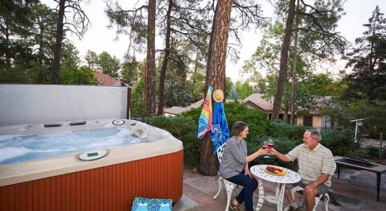 PRIVATE HOME Walk to Downtown CHERRY BLOSSOM COTTAGE Hot Tub SLEEPS UP TO 6 GUESTS in Prescott, AZ