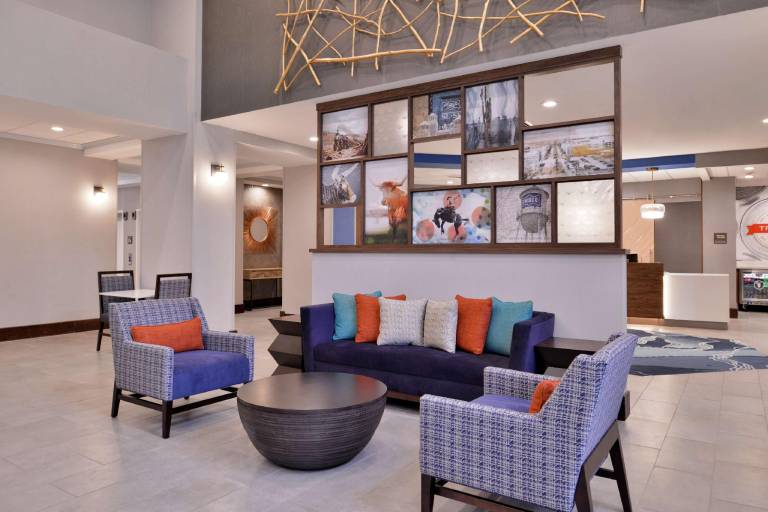 Hampton Inn & Suites Legacy Park-Frisco — photo 5