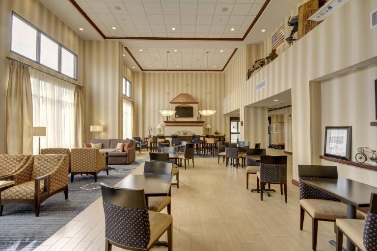 Hampton Inn & Suites Alexandria — photo 2