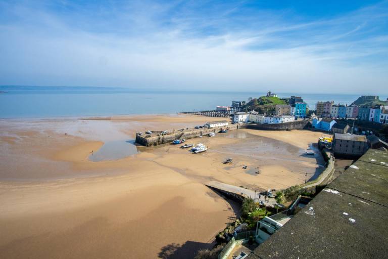 Children-friendly wonderful apartment with fast internet | Beach view | Next to the beach | Pets allowed in Tenby