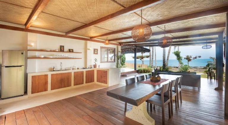 3BR Beachfront Villa, Pool, Garden, Surf Spot — photo 4
