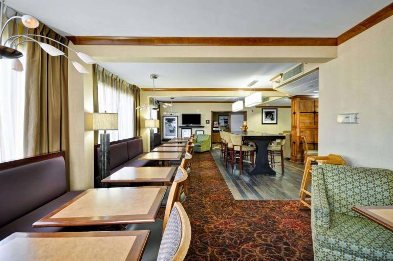 Hampton Inn Memphis-Poplar — photo 4