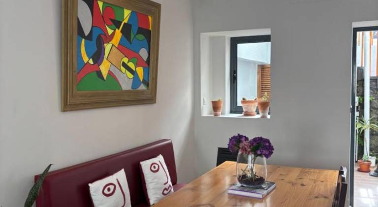 Big house with garden, patio & barbeque | Close to Portas da Cidade de Ponta Delgada | Good for workation | Pet-friendly in Ponta Delgada
