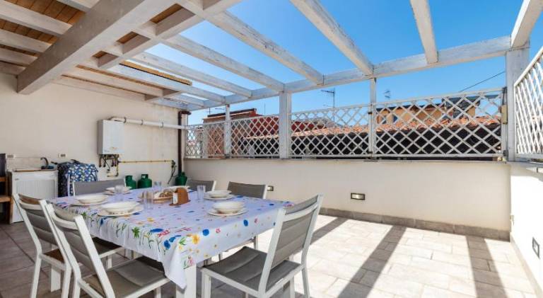 House with 2 rooms for 5 persons in Letojanni