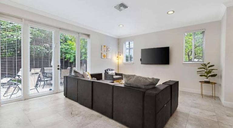 House with pool | Pets allowed — photo 4