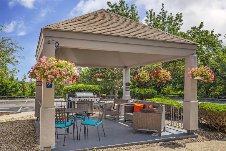 Sonesta Simply Suites Boston Burlington in Burlington, MA