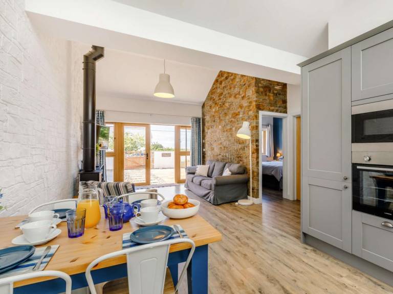 Fully equipped cottage with garden | Water view | Pets allowed — photo 4